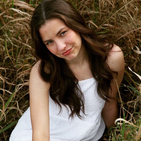 Meet your Posher, Sophia - Picture 1 of 3